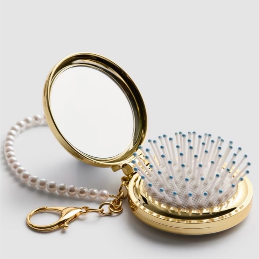 Primark Bridgerton Viral Makeup Compact Mirror and brush - Picture 2 of 3